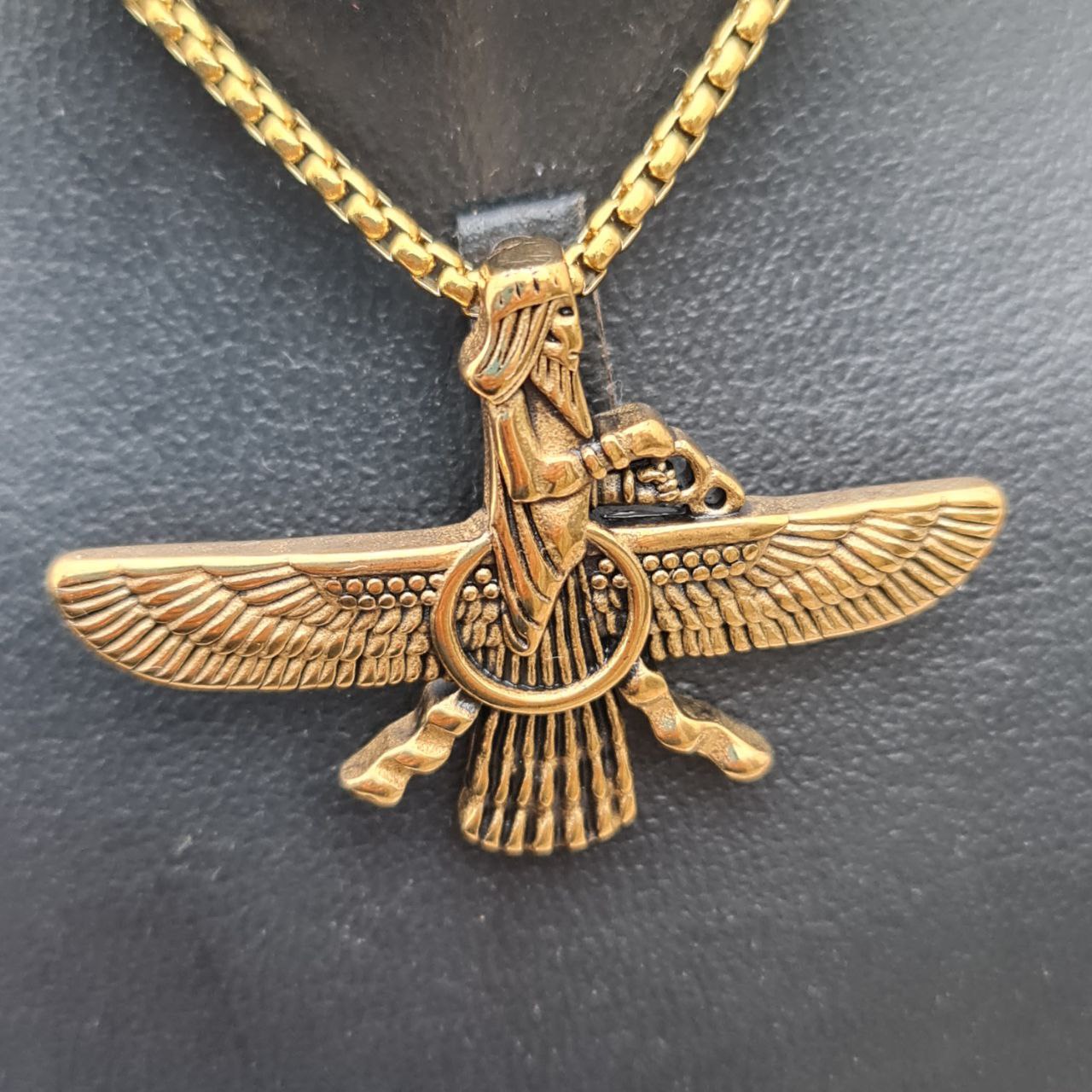 گردنبند فروهر برجسته