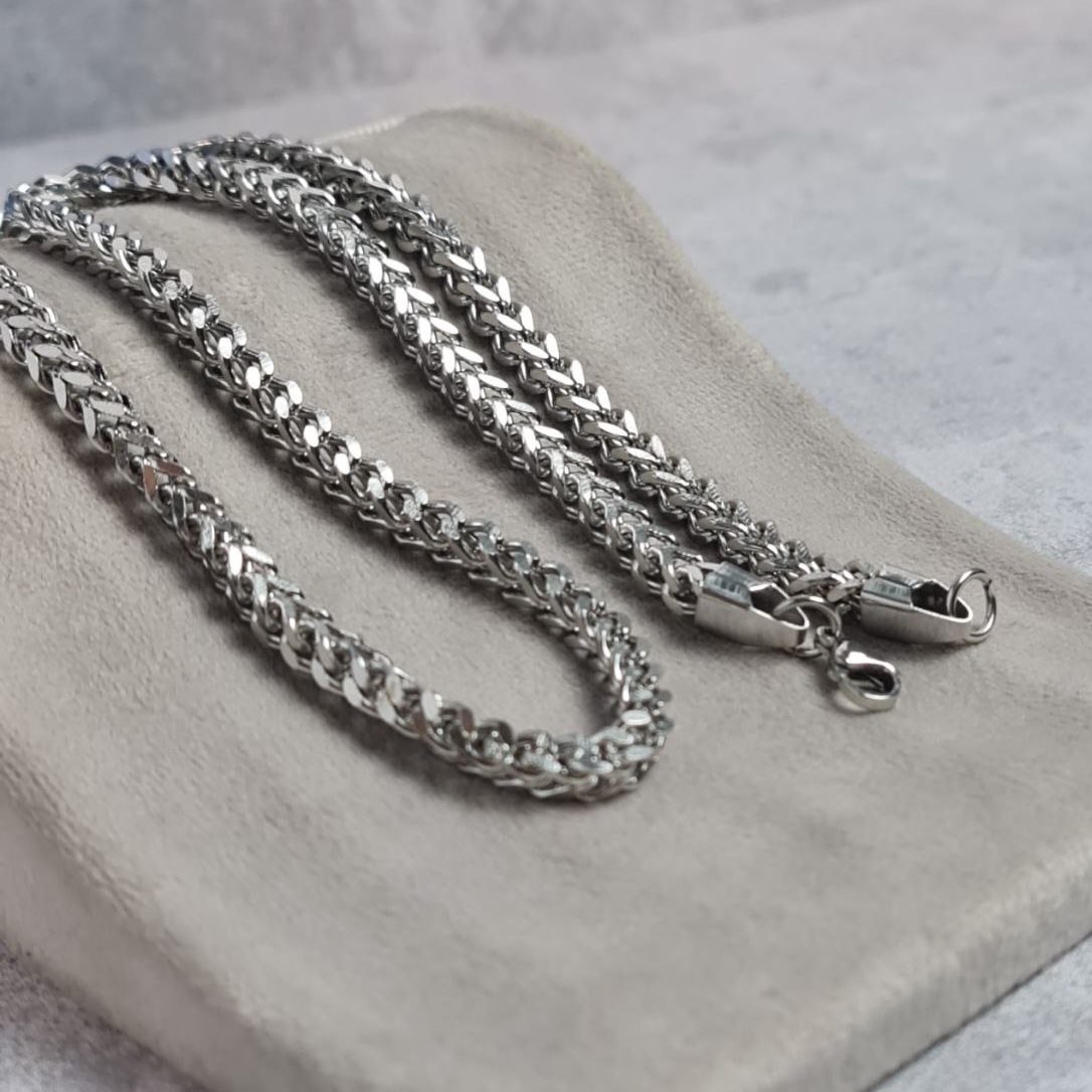 گردنبند کارتیر چهار وجهی