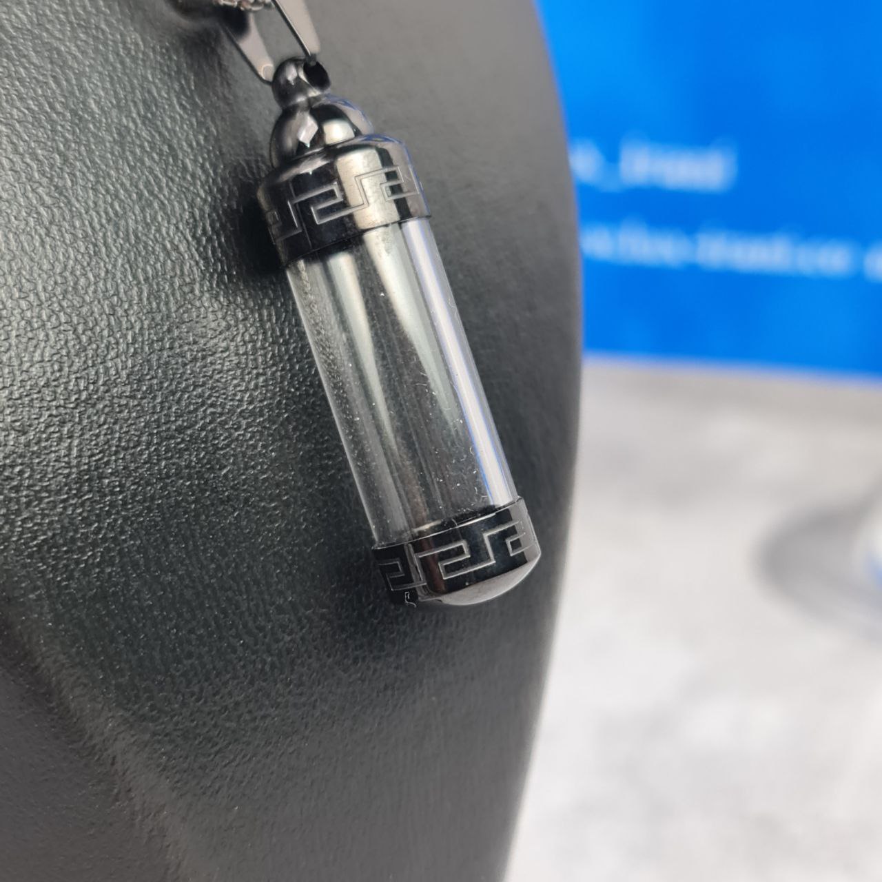 گردنبند استوانه شیشه ای ورساچه