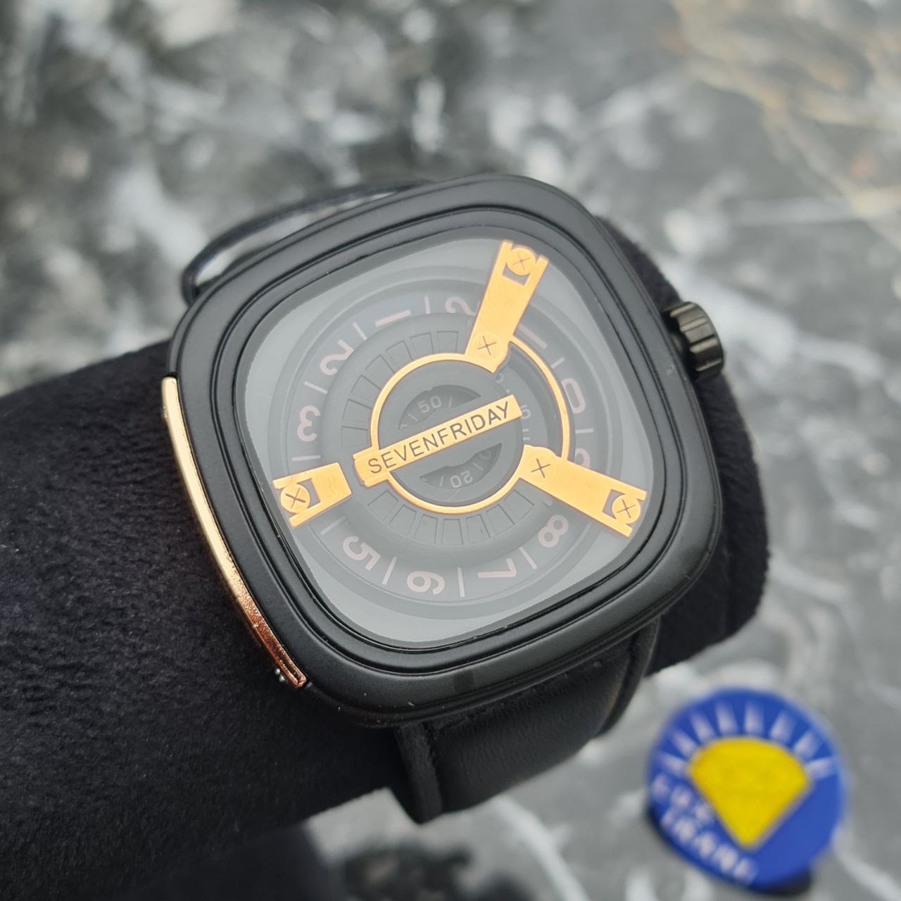 ساعت مردانه سون فرایدی مربع کد 4255 بند چرم مشکی ساعت مردانه سون فرایدی