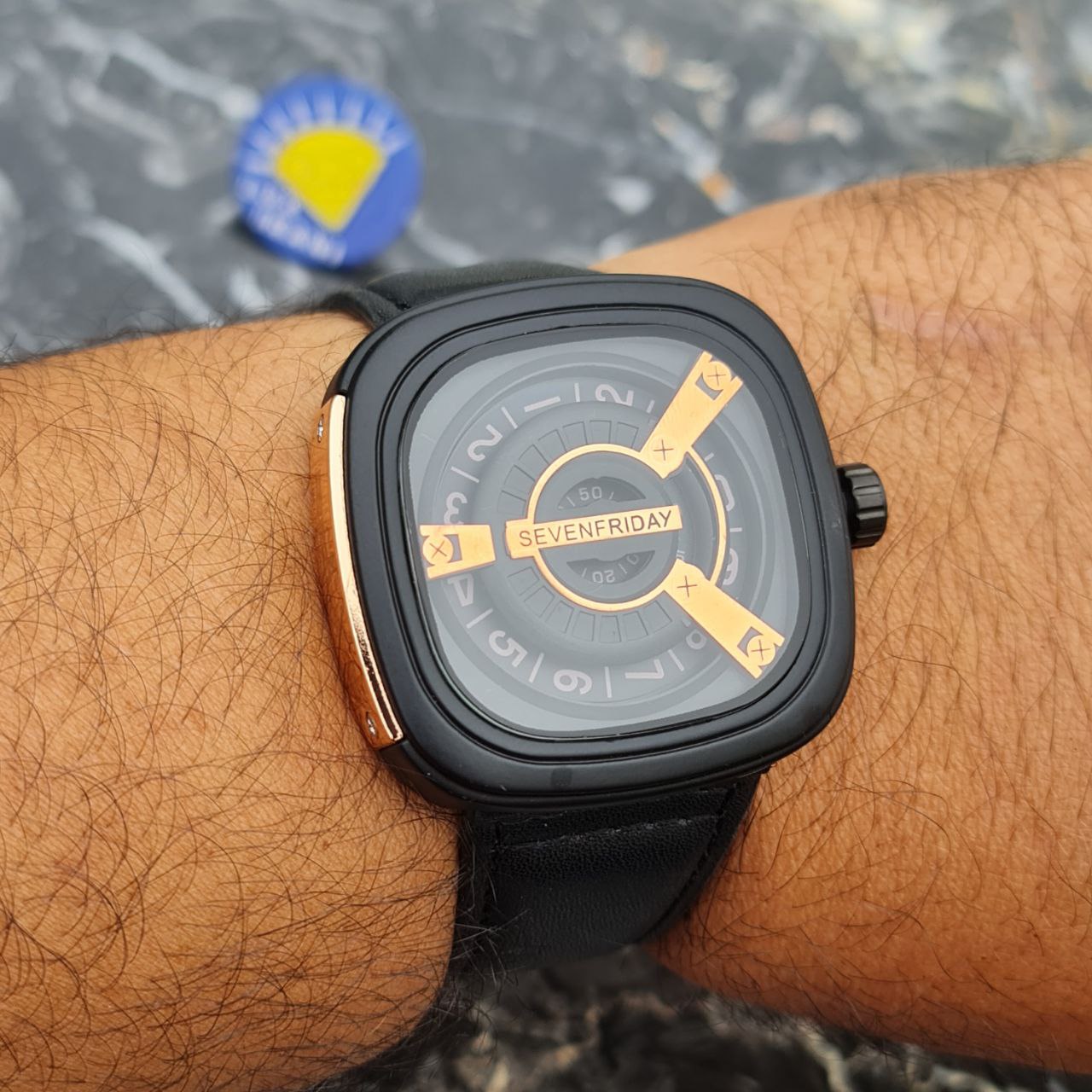 ساعت مردانه سون فرایدی مربع کد 4255 بند چرم مشکی ساعت مردانه سون فرایدی