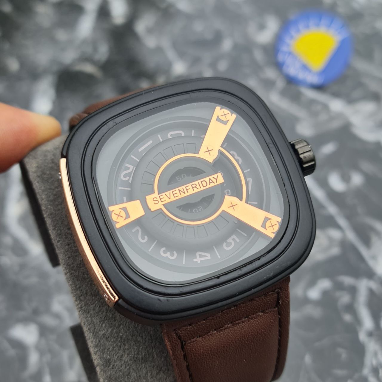 ساعت مردانه سون فرایدی مربع کد 4257 بند چرم قهوه ای ساعت مردانه سون فرایدی