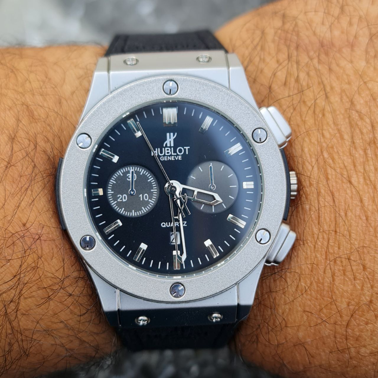 ساعت مردانله هابلوت کد 5549 بند مشکی قاب نقره ای صفحه مشکی