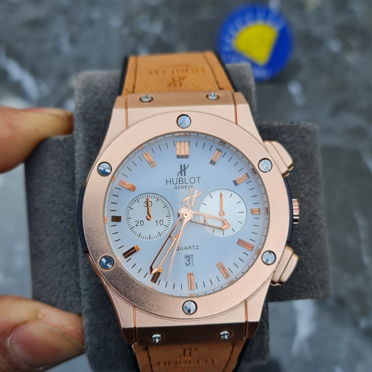 ساعت مردانله هابلوت کد 5539 بند قهوه ای قاب رزگلد صفحه سفید