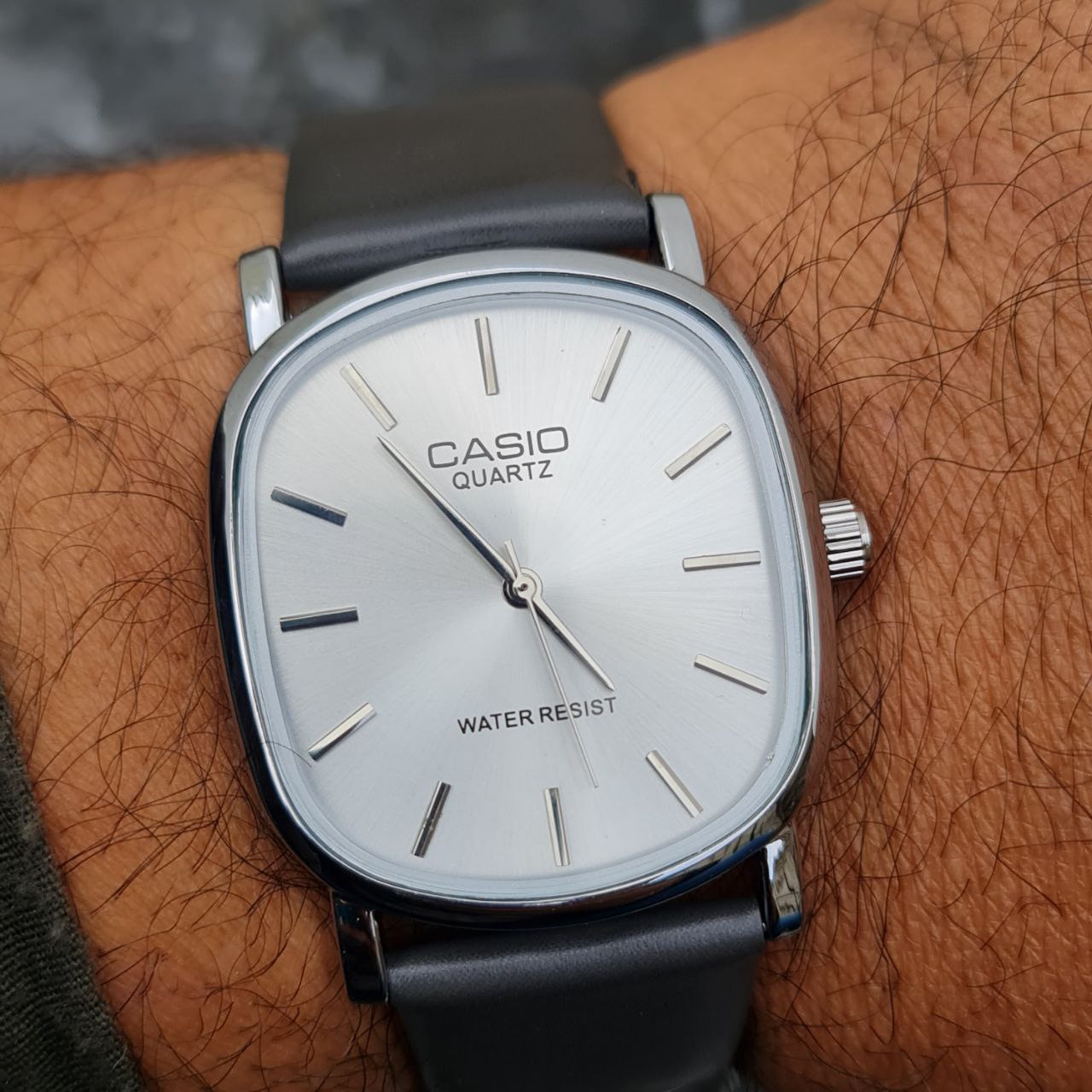 ساعت مردانه کاسیو اولدمانی چرم کد 4510 بند طوسی قاب نقره ای صفحه سفید