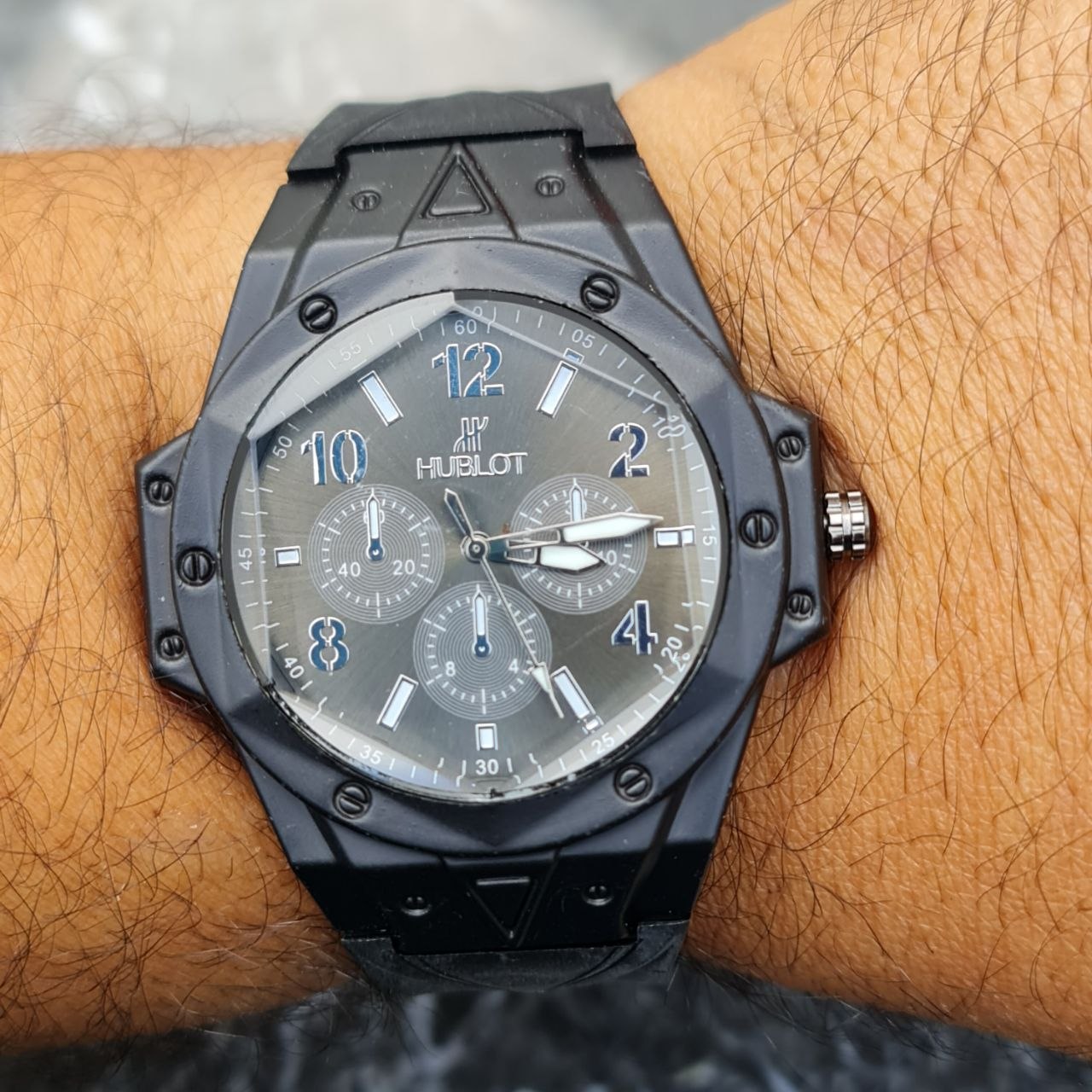 ساعت مردانله هابلوت کد 5510 بند پیو، قاب و صفحه مشکی