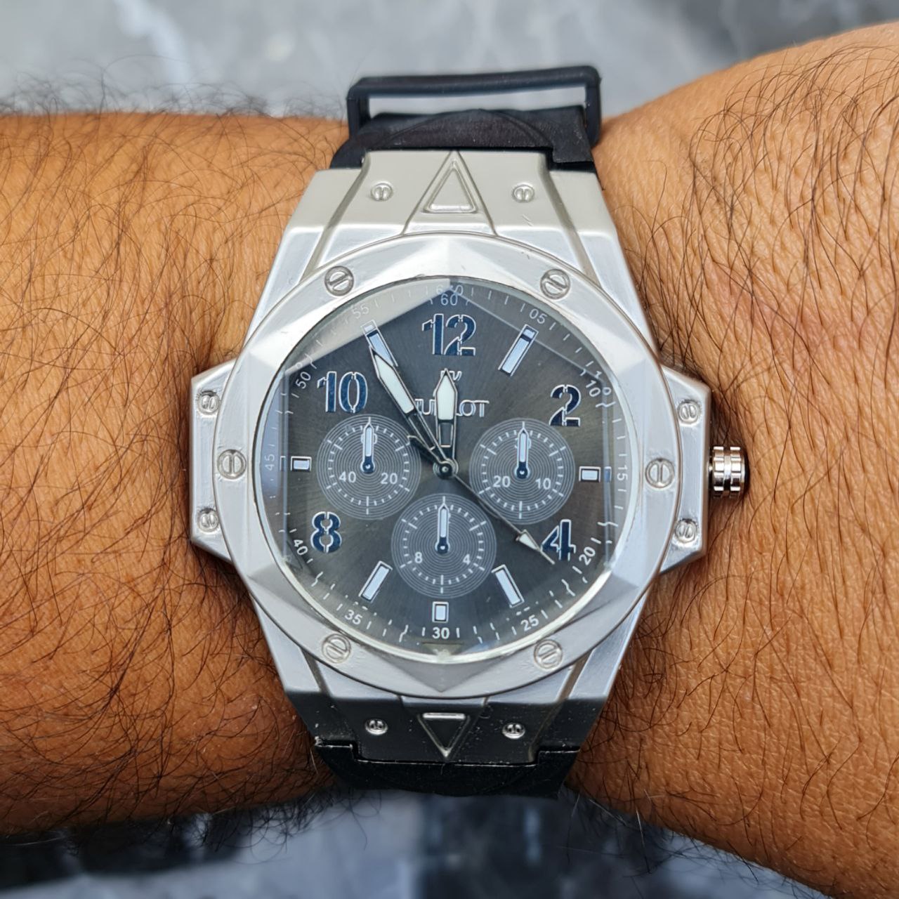 ساعت مردانله هابلوت کد 5511 بند پیو، قاب نقره ای صفحه مشکی