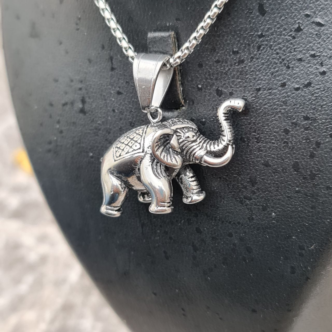 گردنبند فیل