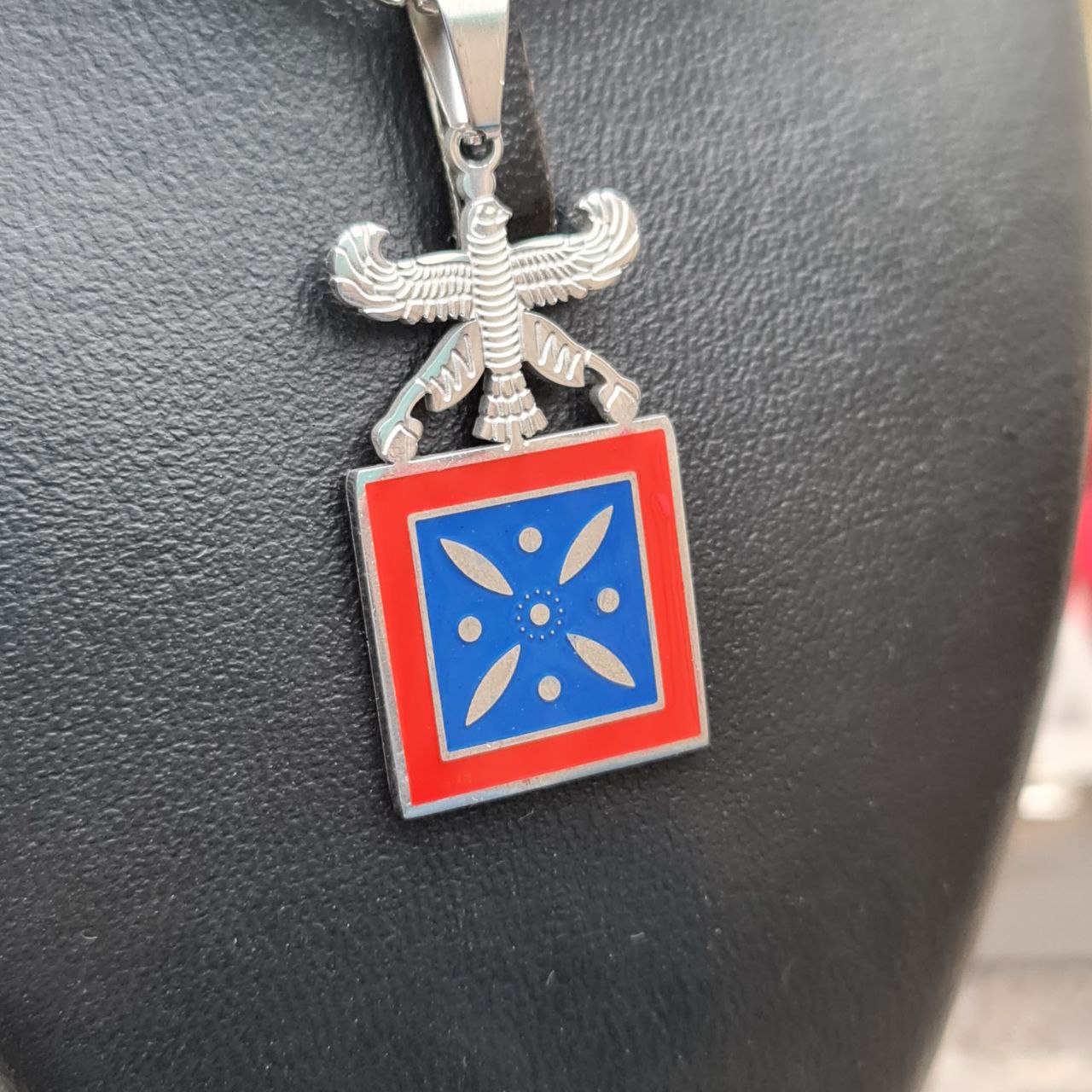 گردنبند فروهر و درفش کاویانی