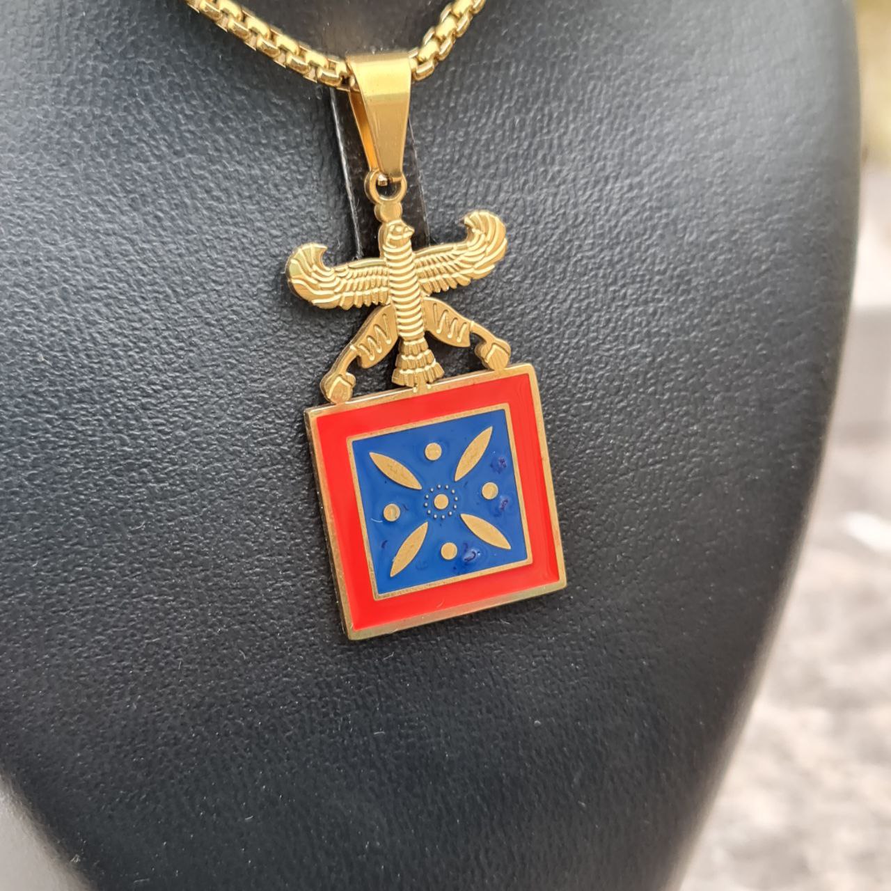 گردنبند فروهر و درفش کاویانی